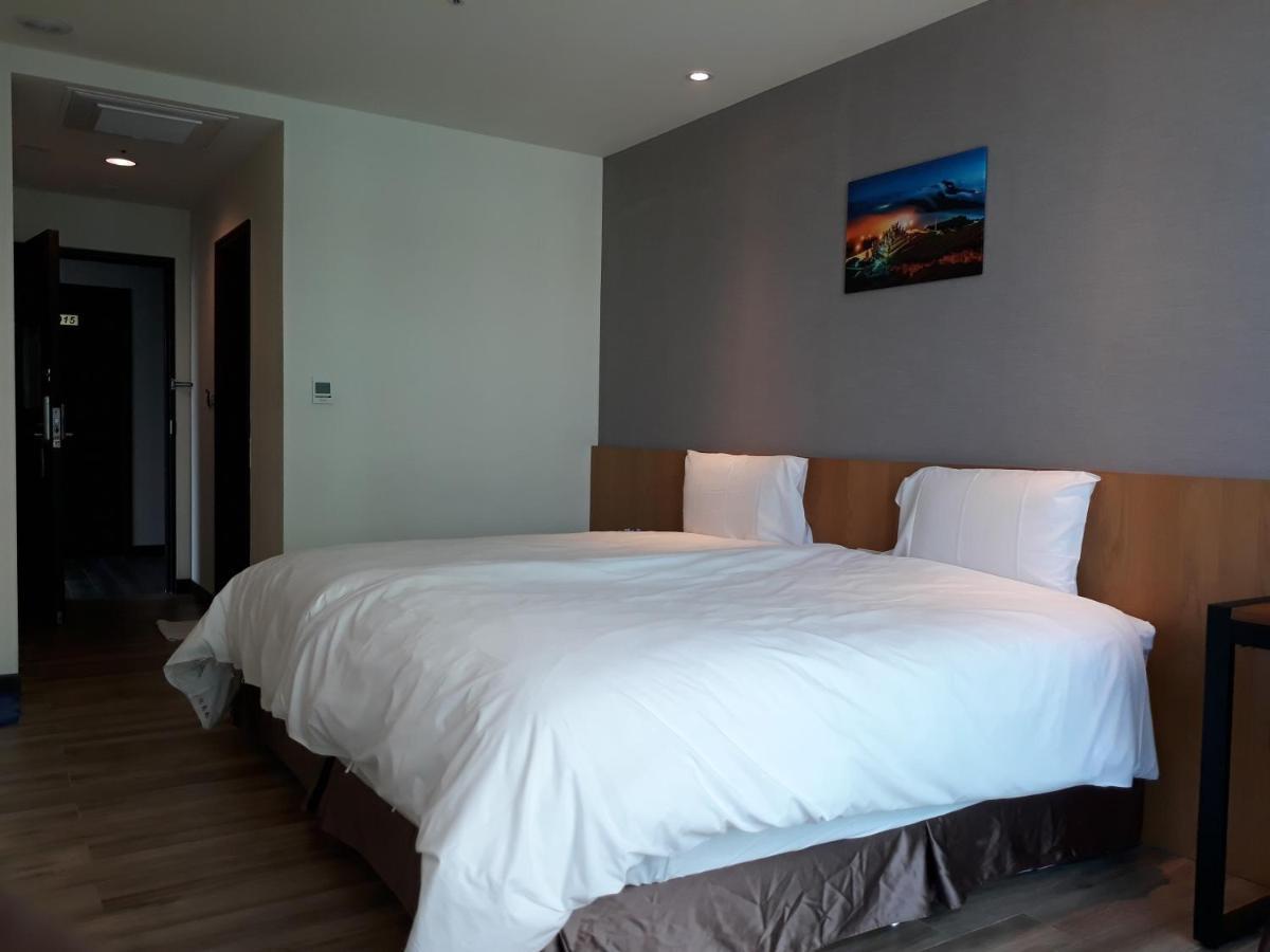 Honest & Warm Hotel Taoyuan Eksteriør bilde