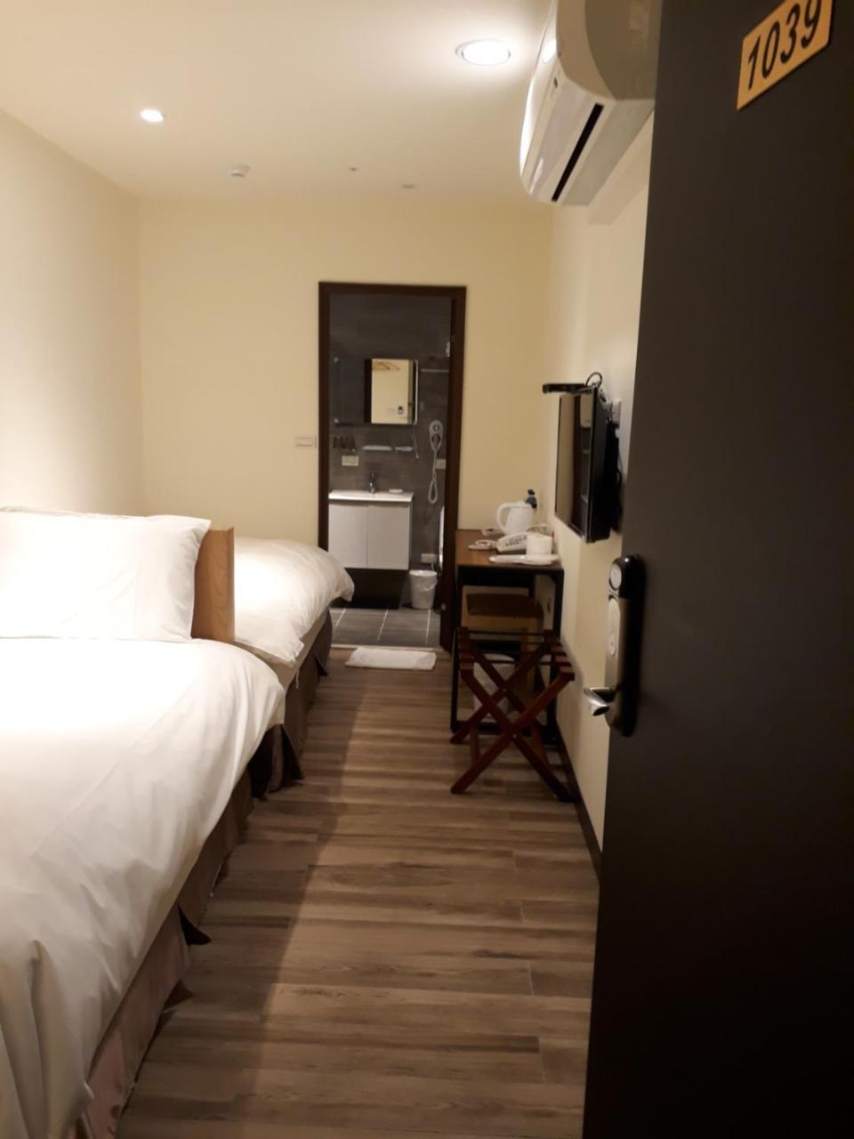 Honest & Warm Hotel Taoyuan Eksteriør bilde