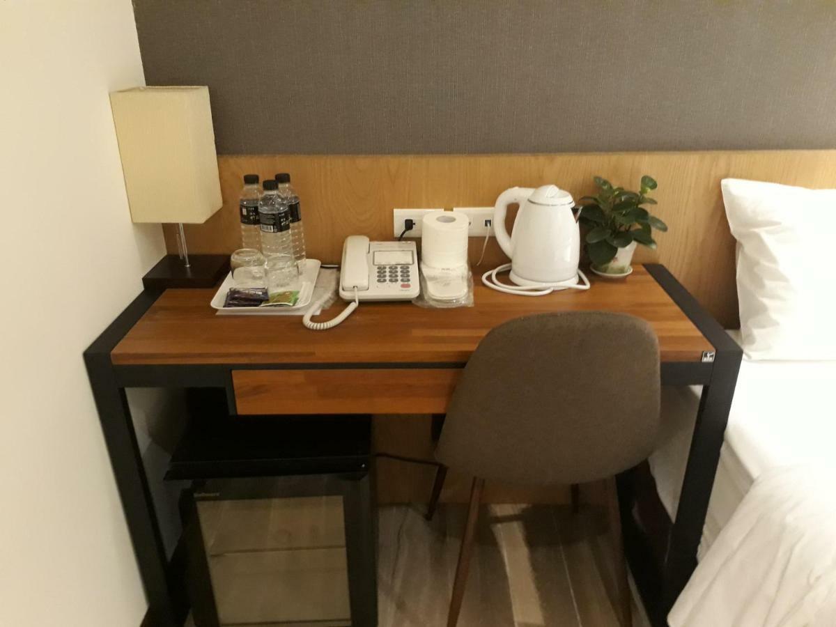 Honest & Warm Hotel Taoyuan Eksteriør bilde